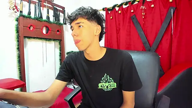 Snapshot of Harry_LatinBoy chatting on December 2024 02:04:01 AM Harry LatinBoy online show from December 2024 02:04:01 AM