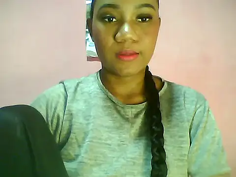 Snapshot of Fariana01 chatting on February 2025 10:39:01 PM Fariana01 online show from February 2025 10:39:01 PM