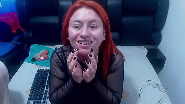 Snapshot of XxMiaSexxyHotxX chatting on November 2025 02:28:01 PM XxMiaSexxyHotxX online show from November 2025 02:28:01 PM