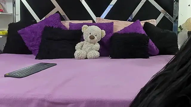 abby eemily online show from October 2025 12:04:02 PM