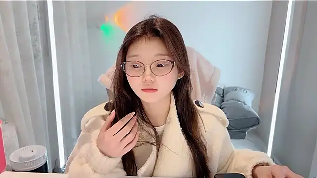 Snapshot of yangyang-1115 chatting on November 2025 04:59:02 AM yangyang-1115 online show from November 2025 04:59:02 AM