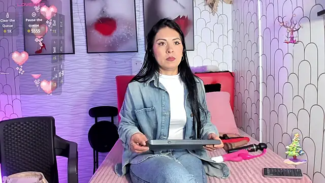 Snapshot of Ella_Rousse chatting on January 2025 02:03:02 PM Ella Rousse online show from January 2025 02:03:02 PM
