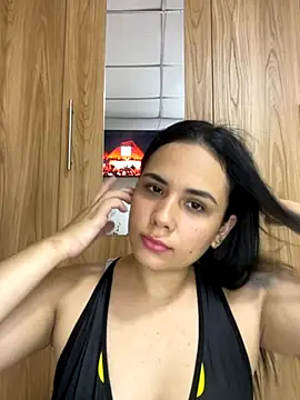 Leyna Kenet online show from November 2025 10:00:02 PM