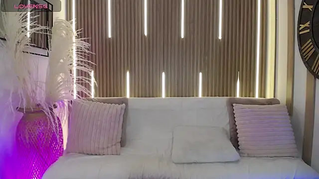 Aniie Doll online show from November 2025 08:29:02 PM