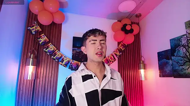 Noah Xitruxx online show from October 2025 02:45:01 AM