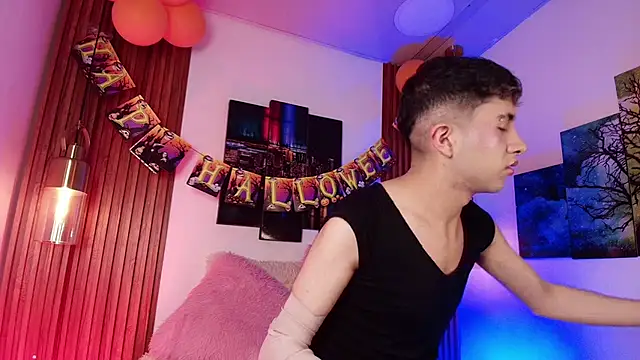 Noah Xitruxx online show from October 2025 02:52:01 AM