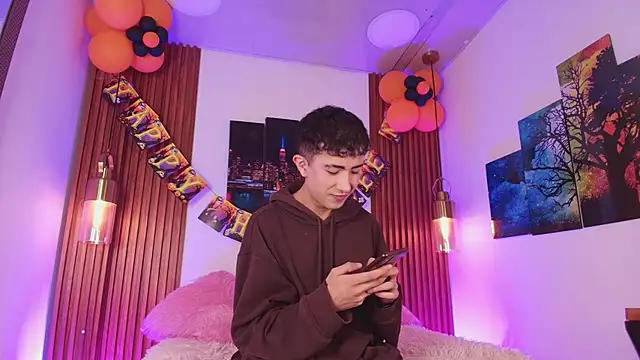 Noah Xitruxx online show from November 2025 03:16:02 AM