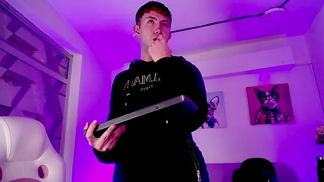 Noah Xitruxx online show from November 2025 01:10:01 PM