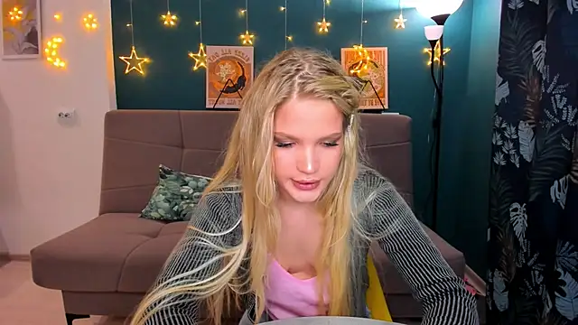 Snapshot of Xloe_Queen chatting on March 2025 02:41:01 PM Xloe Queen online show from March 2025 02:41:01 PM