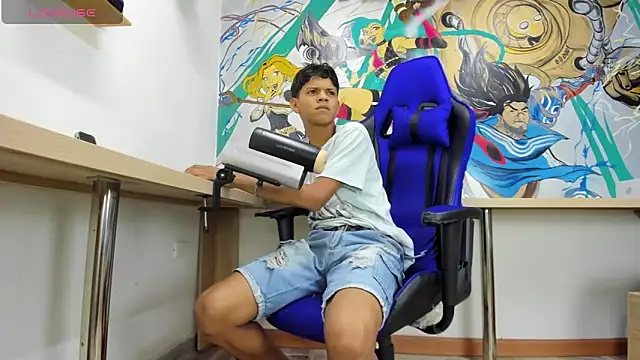 Snapshot of Jeffry_wolvess chatting on January 2025 12:10:01 PM Jeffry wolvess online show from January 2025 12:10:01 PM