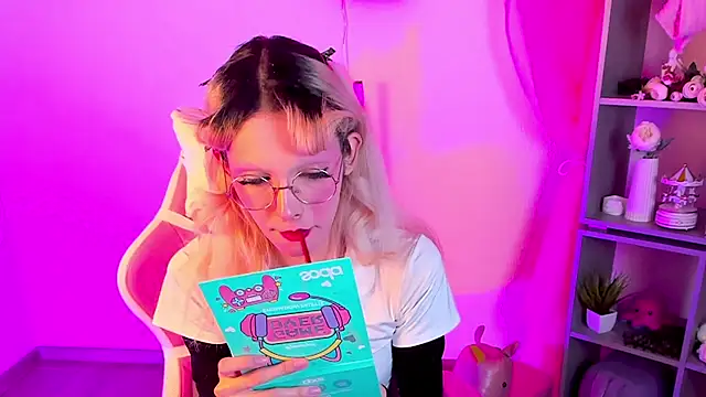 Snapshot of PamelamyDreamys chatting on March 2025 01:37:02 PM PamelamyDreamys online show from March 2025 01:37:02 PM