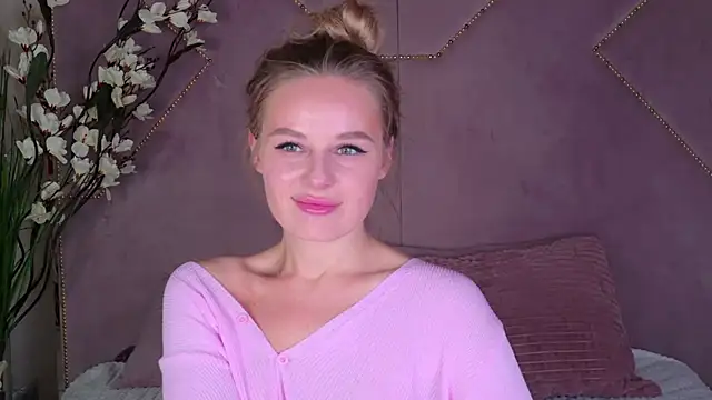 Snapshot of BeatriceEsmont chatting on February 2025 08:36:01 PM BeatriceEsmont online show from February 2025 08:36:01 PM