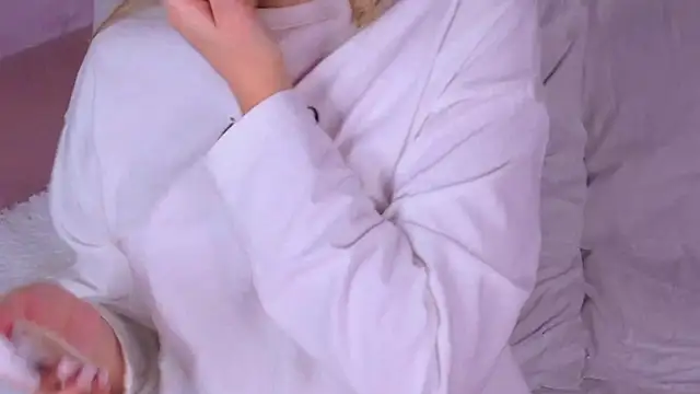 BeatriceEsmont online show from October 2025 07:29:02 PM