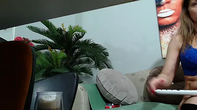 Snapshot of EvySmithXXX chatting on February 2025 06:46:02 AM EvySmithXXX online show from February 2025 06:46:02 AM