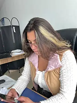 Snapshot of LIZ-06_ chatting on June 2026 01:36:01 PM LIZ-06 online show from June 2026 01:36:01 PM
