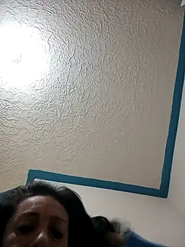 yaz guzman online show from February 2025 12:32:01 PM