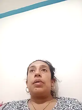 yaz guzman online show from October 2025 11:55:02 AM