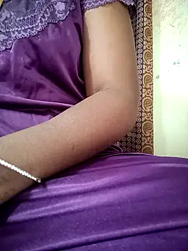 Snapshot of Cute-chinny chatting on February 2025 04:06:01 AM Cute-chinny online show from February 2025 04:06:01 AM