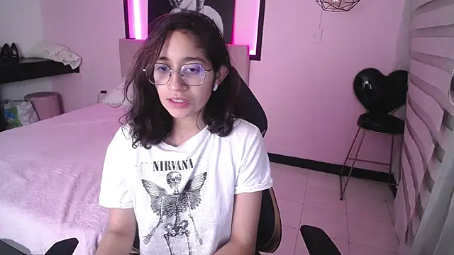 Lili Gomez  online show from December 2024 03:54:02 PM