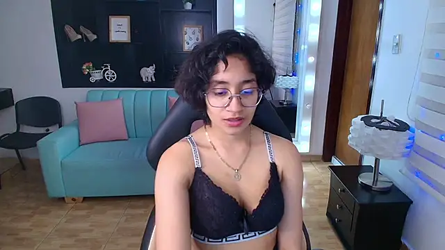 Lili Gomez  online show from March 2025 04:28:02 PM