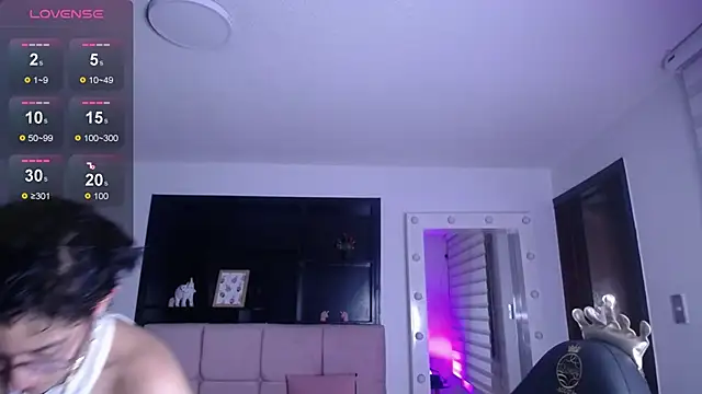 Lili Gomez  online show from December 2025 10:44:02 AM