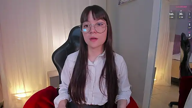 Lia Sweett  online show from November 2025 03:36:02 PM