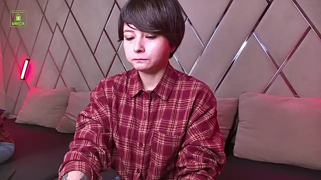 Ishtar Divine online show from November 2025 10:57:02 AM