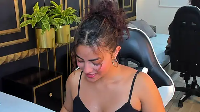 yaya23x online show from February 2025 07:38:01 PM