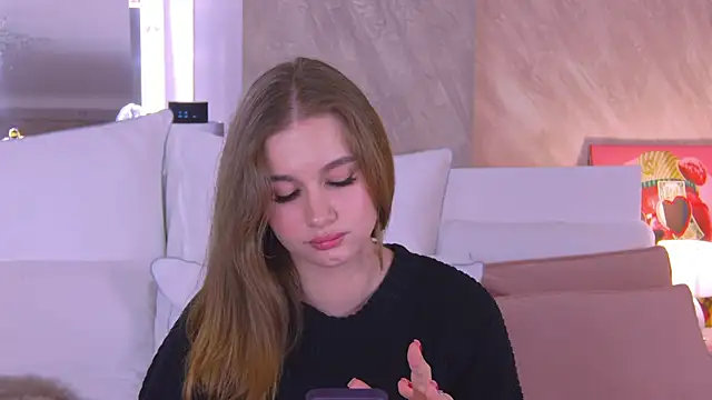 EllieHayes online show from March 2025 09:48:01 PM