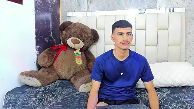 Snapshot of Bi_Latin_Boys1 chatting on December 2024 01:06:01 PM Bi Latin Boys1 online show from December 2024 01:06:01 PM