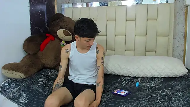 Snapshot of Bi_Latin_Boys1 chatting on December 2024 01:38:02 PM Bi Latin Boys1 online show from December 2024 01:38:02 PM