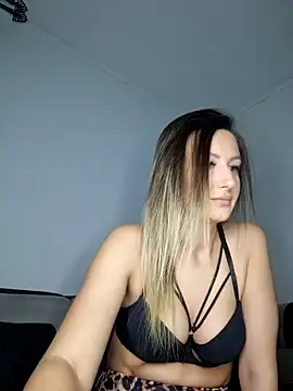 Snapshot of AudreyJoy chatting on December 2024 09:58:01 PM AudreyJoy online show from December 2024 09:58:01 PM