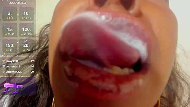 Snapshot of KamariaFyre chatting on January 2025 03:39:02 AM KamariaFyre online show from January 2025 03:39:02 AM