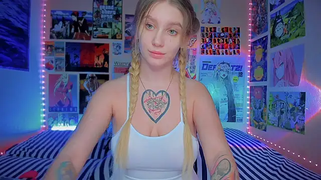 Snapshot of AliceMilman chatting on February 2025 02:27:02 PM AliceMilman online show from February 2025 02:27:02 PM