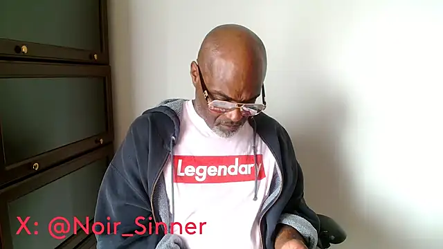Snapshot of sinnernoir chatting on April 2026 08:11:02 PM sinnernoir online show from April 2026 08:11:02 PM