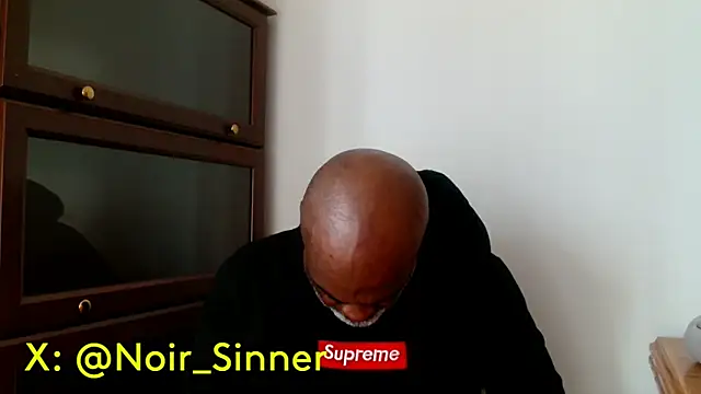 Snapshot of sinnernoir chatting on April 2026 08:06:01 PM sinnernoir online show from April 2026 08:06:01 PM