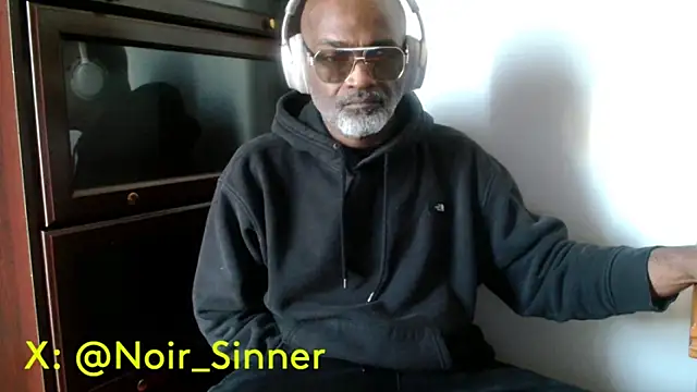 Snapshot of sinnernoir chatting on May 2026 01:07:01 PM sinnernoir online show from May 2026 01:07:01 PM