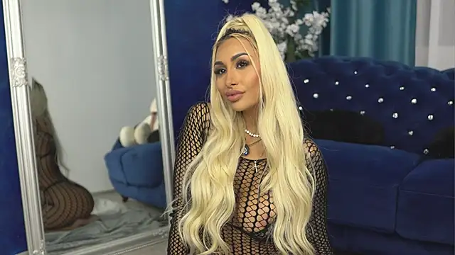 Snapshot of GoldenAmber chatting on September 2025 07:02:02 PM GoldenAmber online show from September 2025 07:02:02 PM