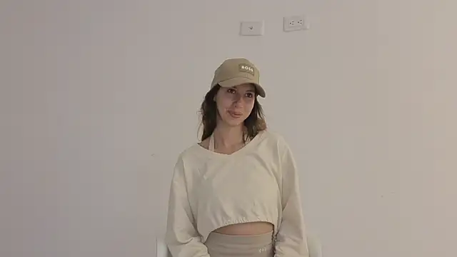 jolie lov online show from November 2025 01:44:02 PM