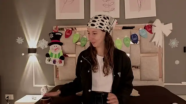 jolie lov online show from November 2025 01:10:02 PM