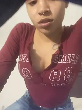 Snapshot of 1prettygem chatting on December 2024 11:18:01 PM 1prettygem online show from December 2024 11:18:01 PM