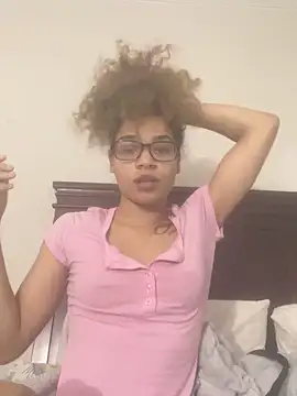 Snapshot of 1prettygem chatting on December 2024 03:50:02 AM 1prettygem online show from December 2024 03:50:02 AM