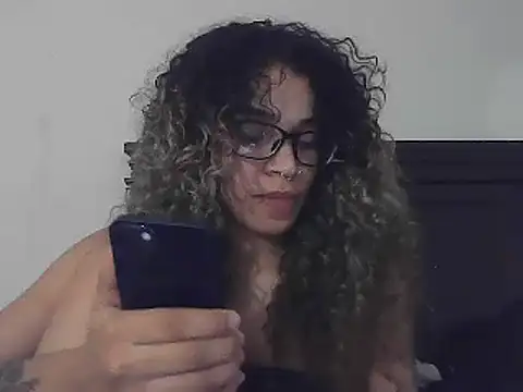 Snapshot of 1prettygem chatting on December 2024 10:32:02 PM 1prettygem online show from December 2024 10:32:02 PM