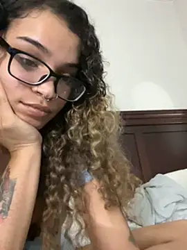 Snapshot of 1prettygem chatting on December 2024 05:59:02 AM 1prettygem online show from December 2024 05:59:02 AM