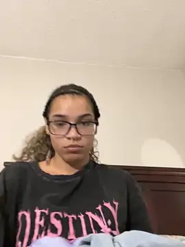 Snapshot of 1prettygem chatting on December 2024 11:03:02 PM 1prettygem online show from December 2024 11:03:02 PM