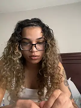 Snapshot of 1prettygem chatting on December 2024 08:01:02 PM 1prettygem online show from December 2024 08:01:02 PM