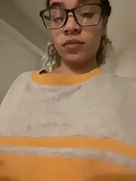 Snapshot of 1prettygem chatting on December 2024 06:17:02 AM 1prettygem online show from December 2024 06:17:02 AM