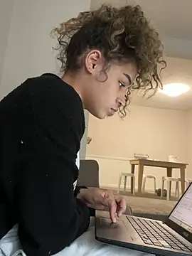 Snapshot of 1prettygem chatting on January 2025 05:15:02 PM 1prettygem online show from January 2025 05:15:02 PM