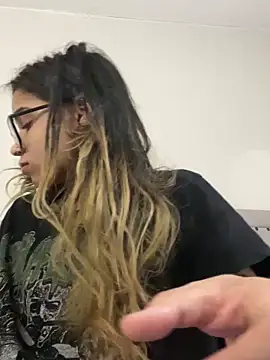 Snapshot of 1prettygem chatting on March 2025 08:10:02 PM 1prettygem online show from March 2025 08:10:02 PM