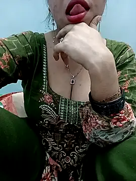 Haniya-143 online show from November 2025 09:48:02 PM